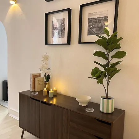 Heritage Apartments - Family-Friendly, Modern, Central Апартаменты