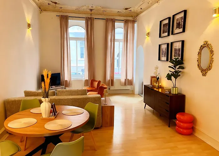 Urban Heritage With Work Space In Düren Center Appartement